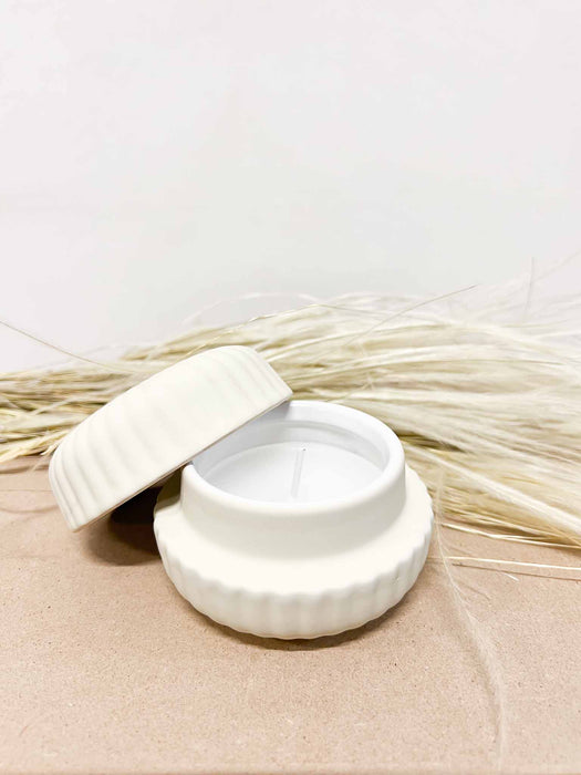 CANDLE » Ivory scented candle in ceramic container with lid 5cm - FREYA